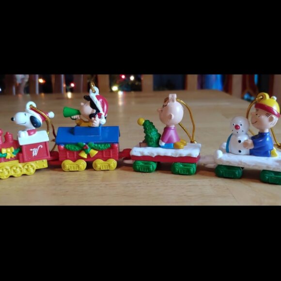Vintage Whitmans Peanuts Christmas Ornaments - Picture 2 of 12